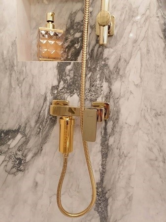 Filtr prysznicowy FITaqua złoty